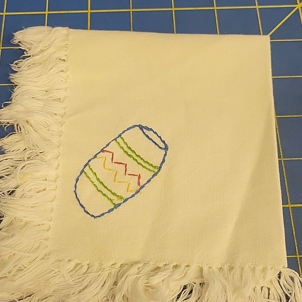Vintage Handmade Embroidered Fringe Table Set Of 7 Napkins 11